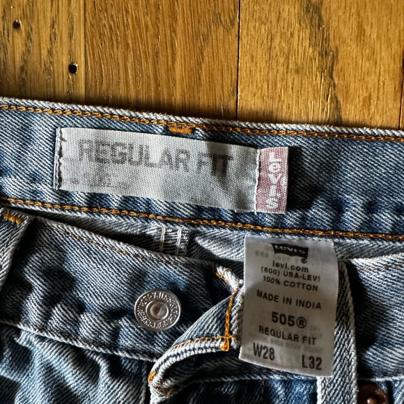 Levi’s - Picture 3 of 3